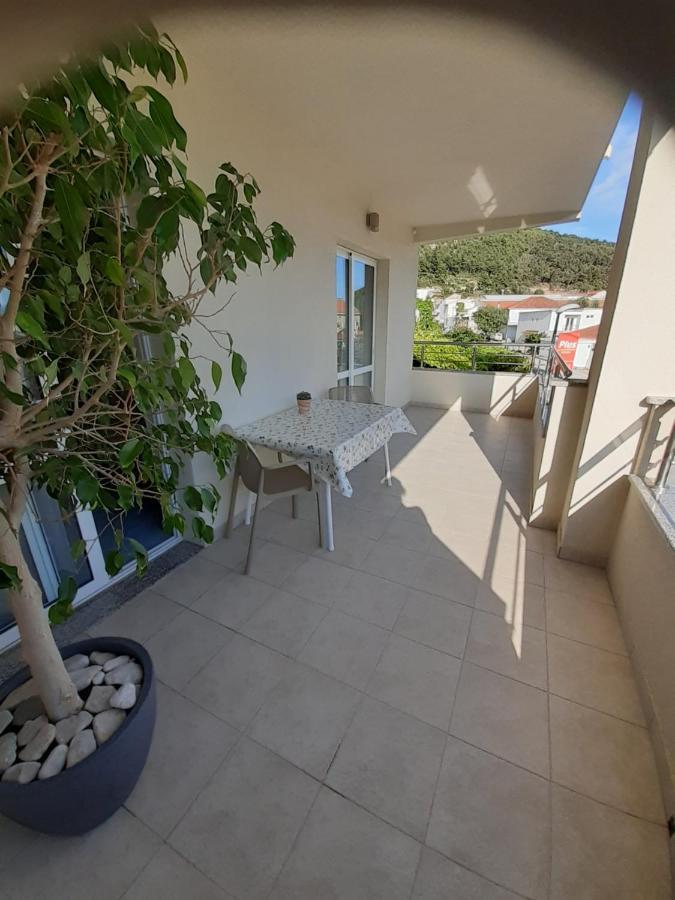 Lozina * Drvenik (Split-Dalmatia)