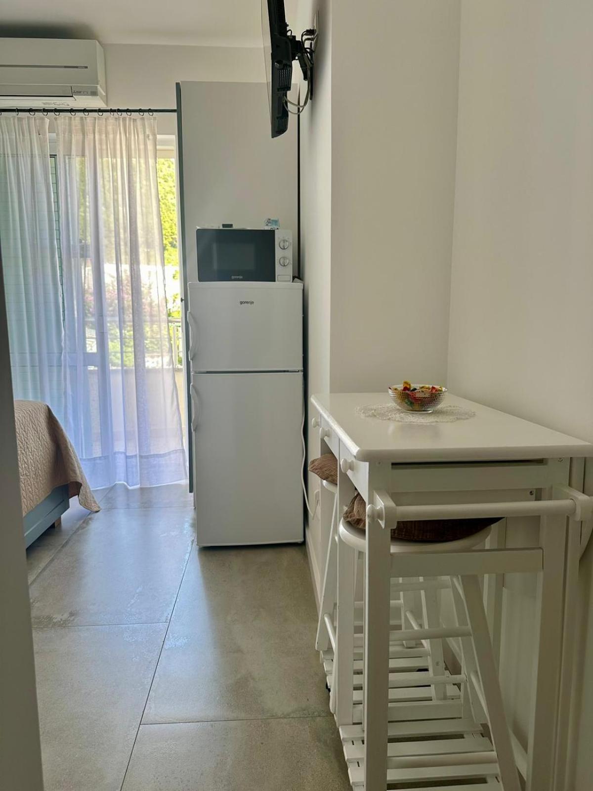 Lozina * Drvenik (Split-Dalmatia)