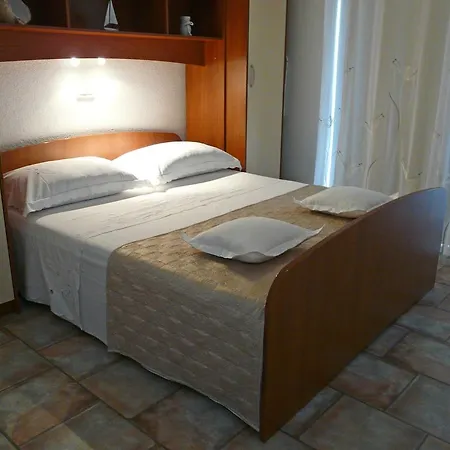 Apartments Lozina Drvenik  Rum bild