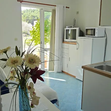 Apartments Lozina Drvenik  Rum bild
