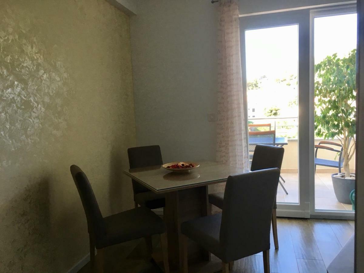 Lozina Apartment *